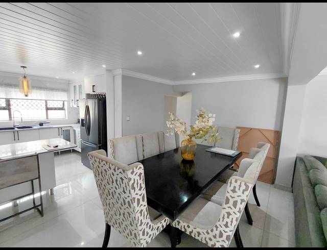 5 BEDROOM FREESTANDING FOR SALE IN FLORA PARK